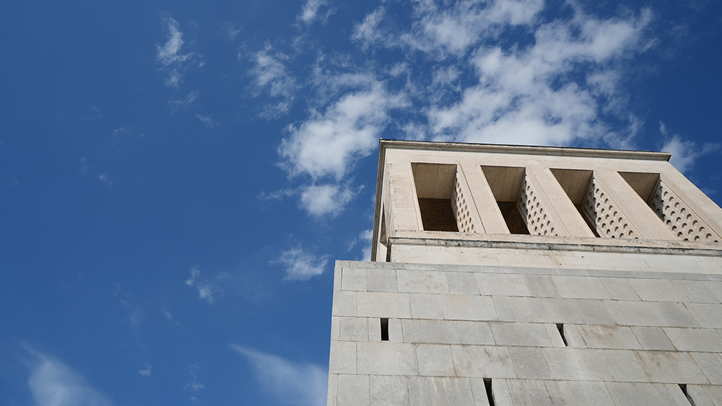 view of the Minerva statue, UniTS main building